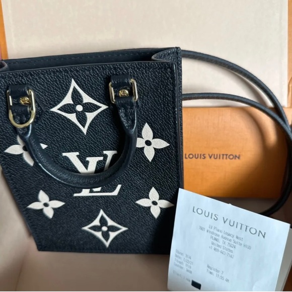 Louis Vuitton petit sac plat - Picture 1 of 3